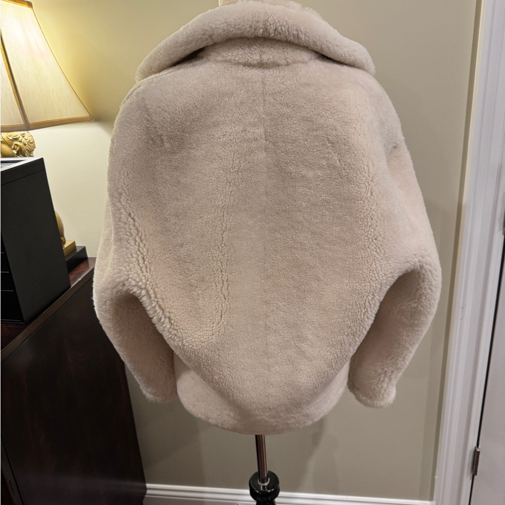 Jacquemus Off-White Le Papier 'Le Manteau Pastre' Shearling Coat XS - Picture 6 of 9